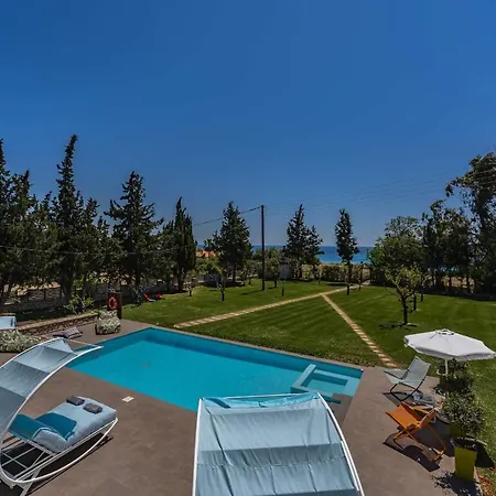 Rivazzurra Beachfront Luxury Vilă *