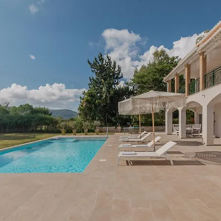 Vila Rivazzurra Beachfront Luxury *