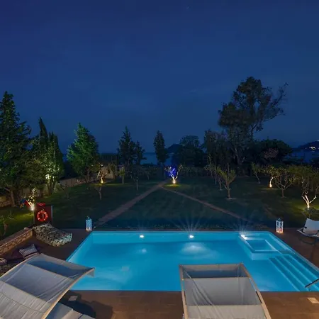Villa Rivazzurra Beachfront Luxury *