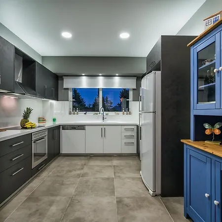 Вилла Rivazzurra Beachfront Luxury Литакия