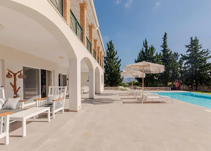 Rivazzurra Beachfront Luxury Willa