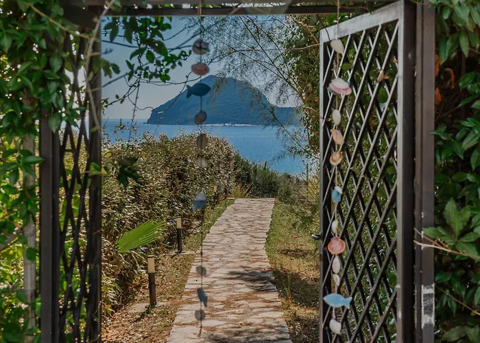 Villa Rivazzurra Beachfront Luxury *