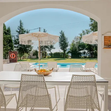 Rivazzurra Beachfront Luxury * Λιθακιά